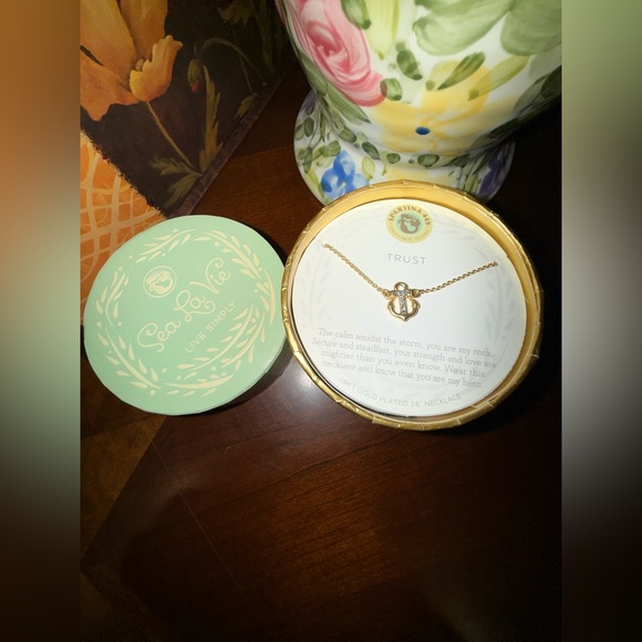 Sea La Vie Gold Anchor Necklace - Picture 3 of 3